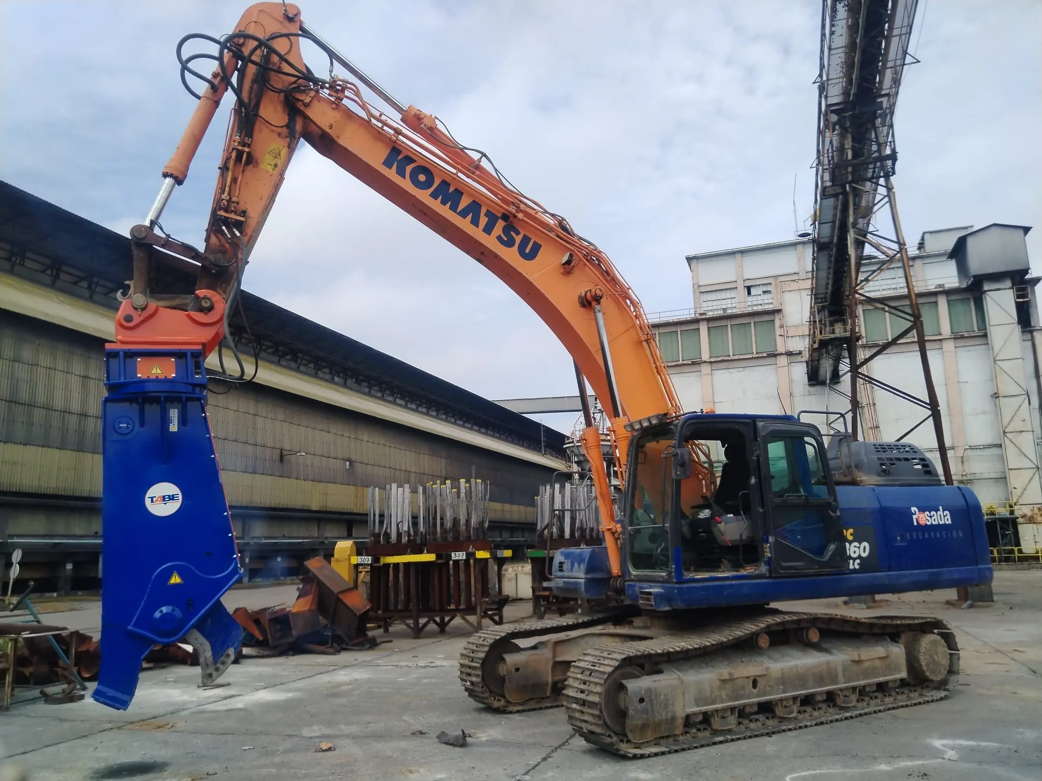 1720690972226 TABE shear mounted on an excavator